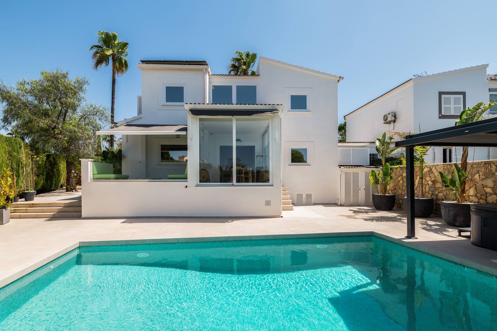 Renovated villa with sea views in Bahía Azul-16