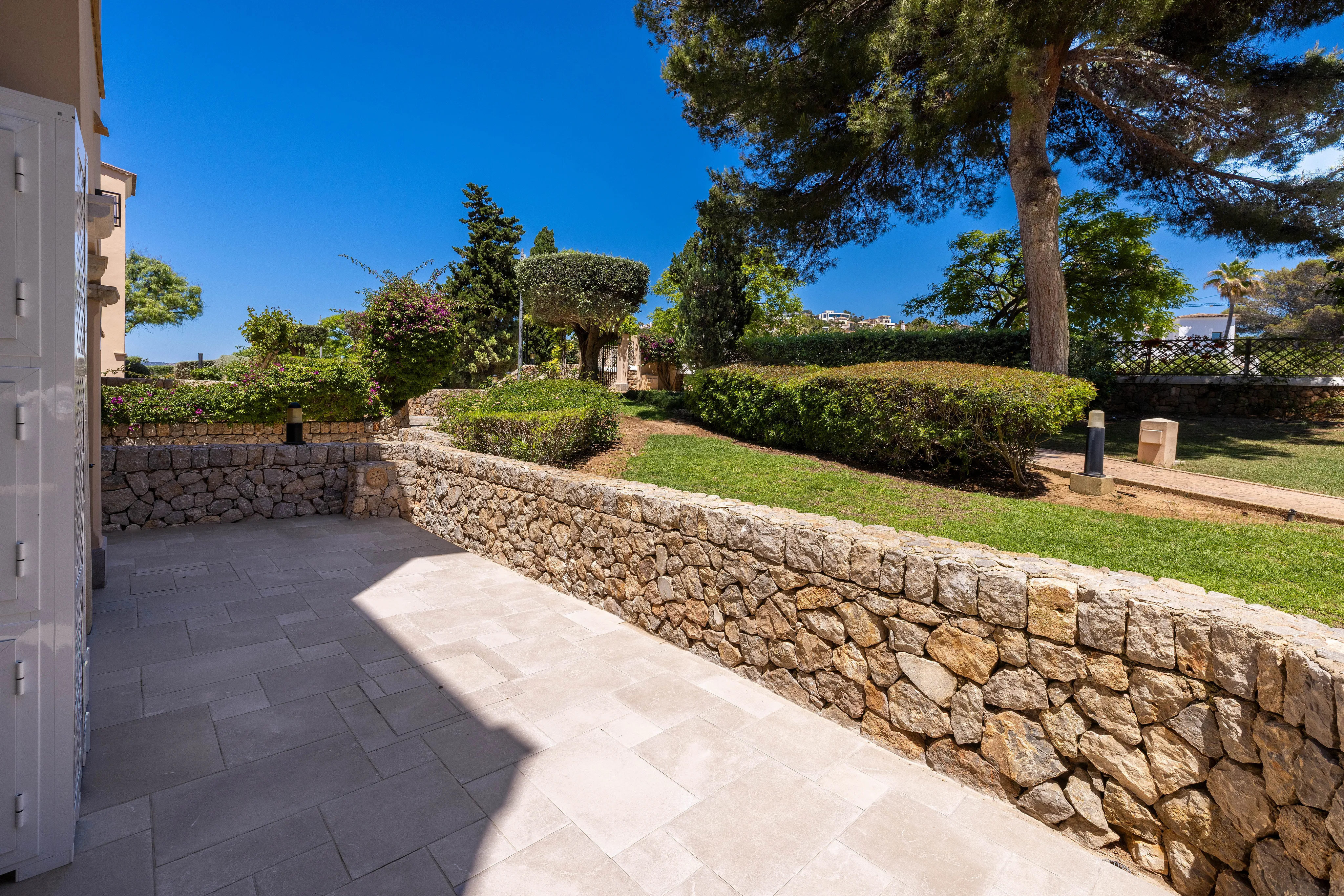 Beautiful refurbished garden apartment in Nova Santa Ponsa-17