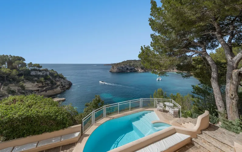 Villa i första strandlinjen i Portals Vells