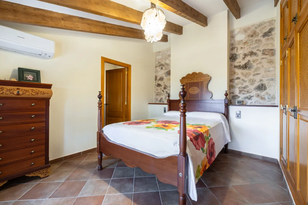 Maison de ville typique et accueillante avec grand jardin et piscine-10