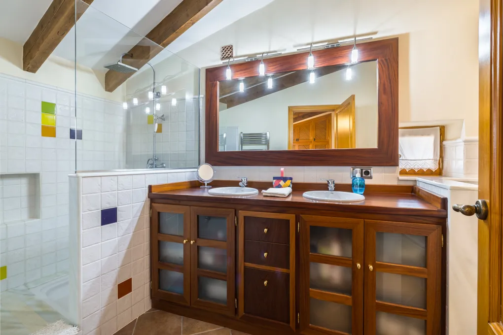 Maison de ville typique et accueillante avec grand jardin et piscine-11