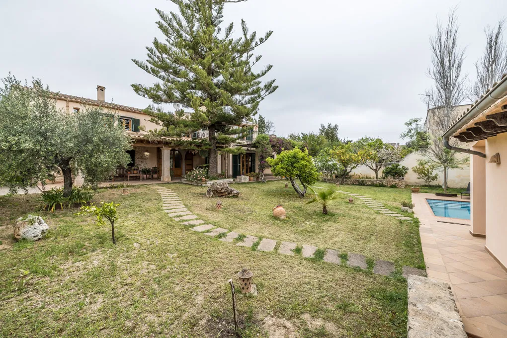 Maison de ville typique et accueillante avec grand jardin et piscine-19