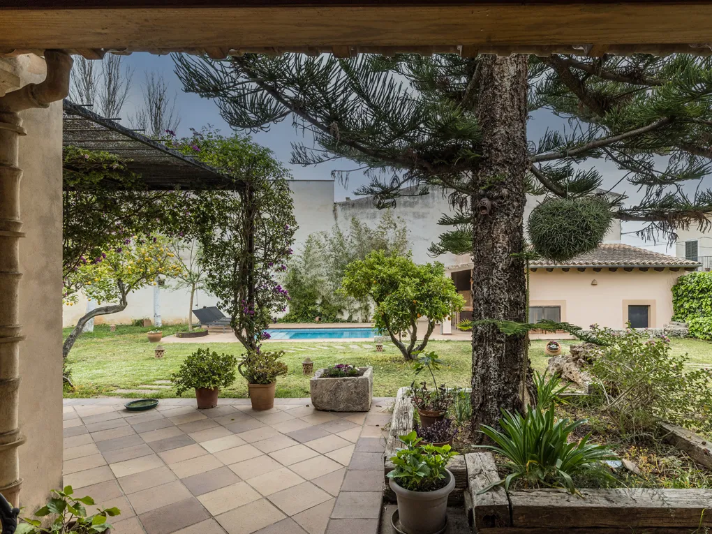 Maison de ville typique et accueillante avec grand jardin et piscine-4