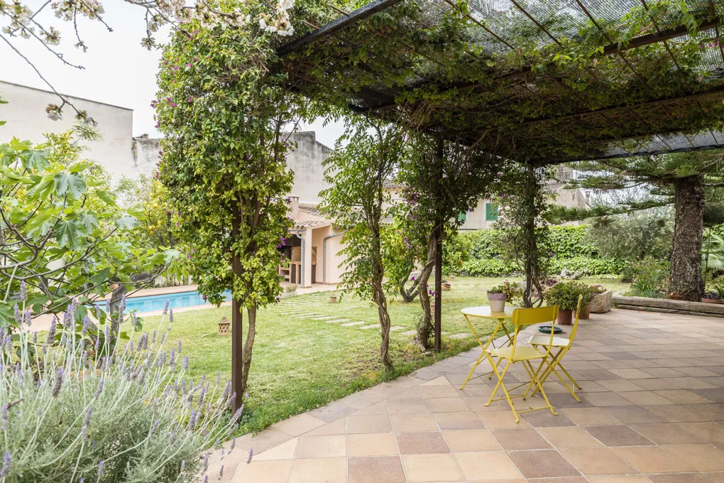 Maison de ville typique et accueillante avec grand jardin et piscine-15