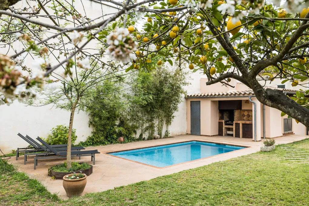 Maison de ville typique et accueillante avec grand jardin et piscine-18