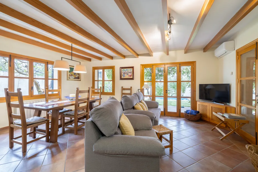 Maison de ville typique et accueillante avec grand jardin et piscine-7