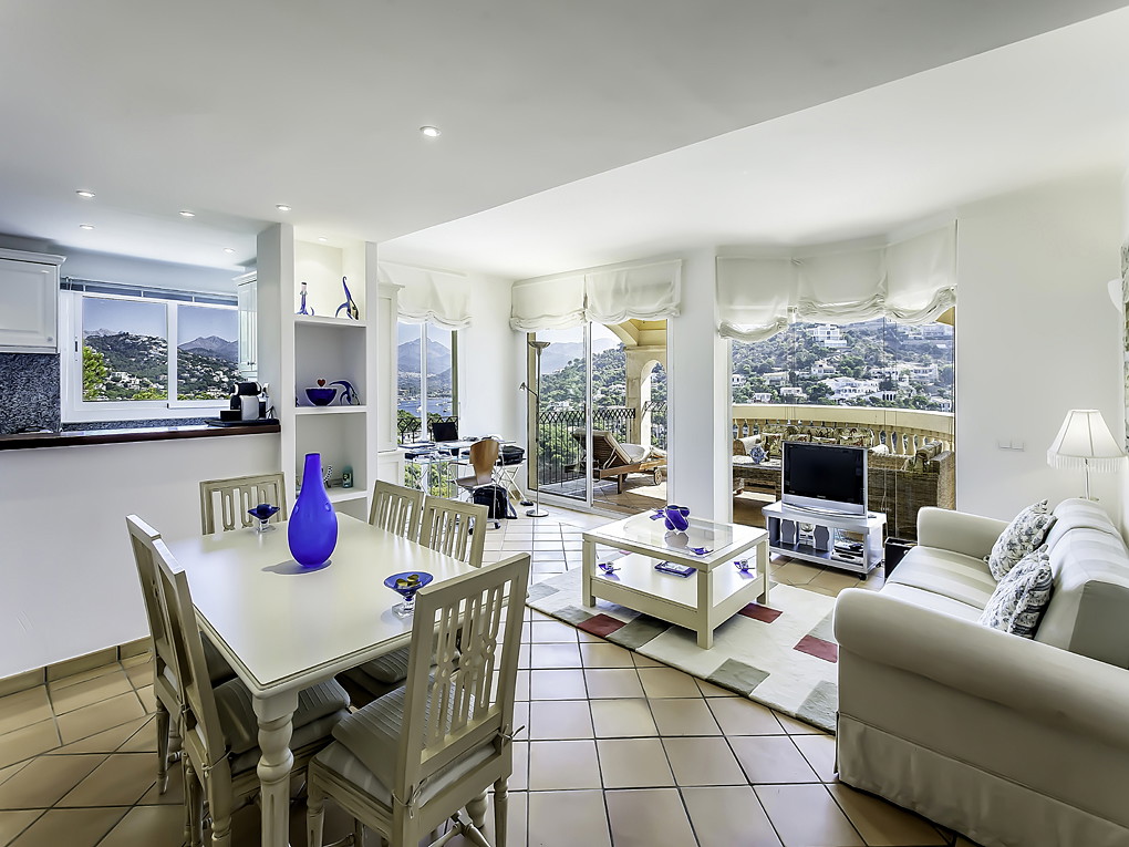 Sunny apartment in luxury residence-13