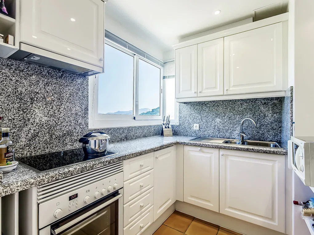 Sunny apartment in luxury residence-8
