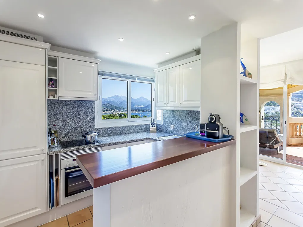 Sunny apartment in luxury residence-6