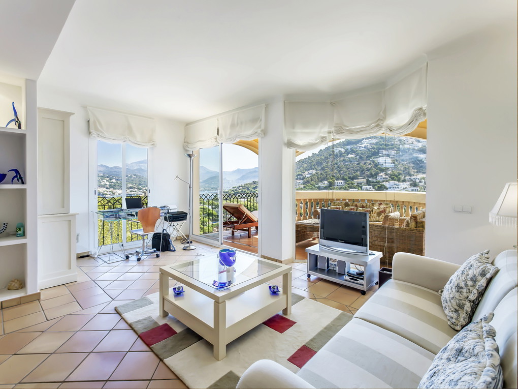 Sunny apartment in luxury residence-4