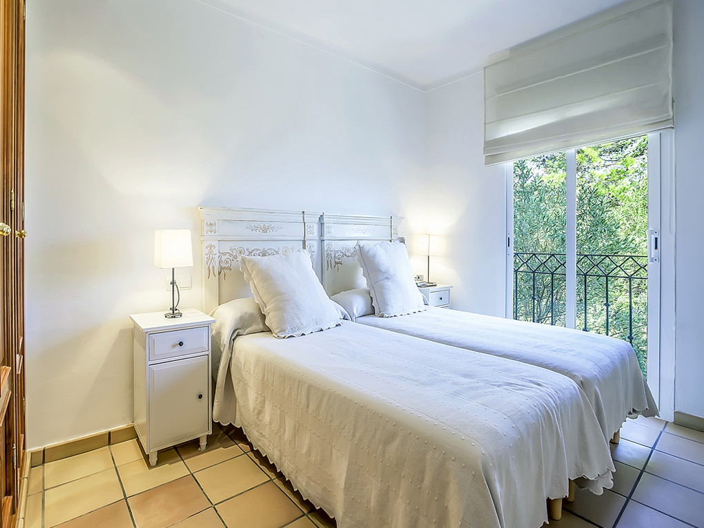 Sunny apartment in luxury residence-9