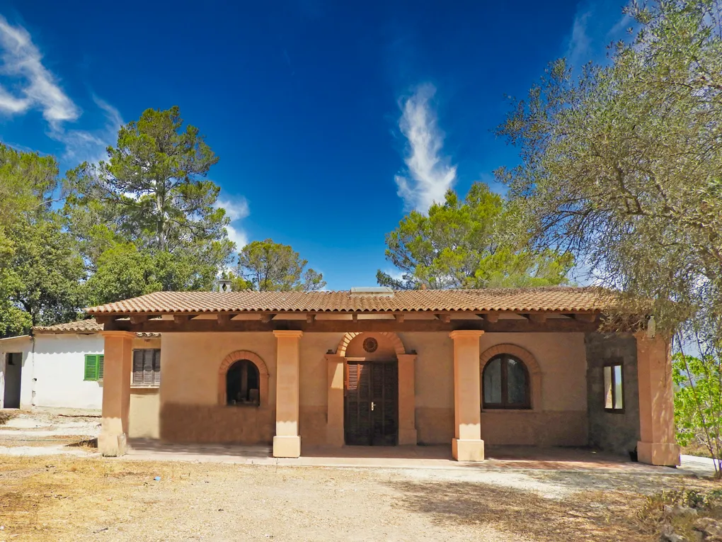 Finca met prachtig uitzicht op het Tramuntana-gebergte-1