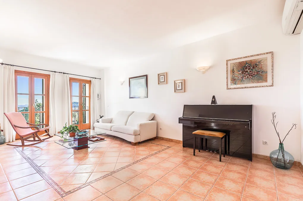 Villa med udsigt over bjergene i Alaró-4