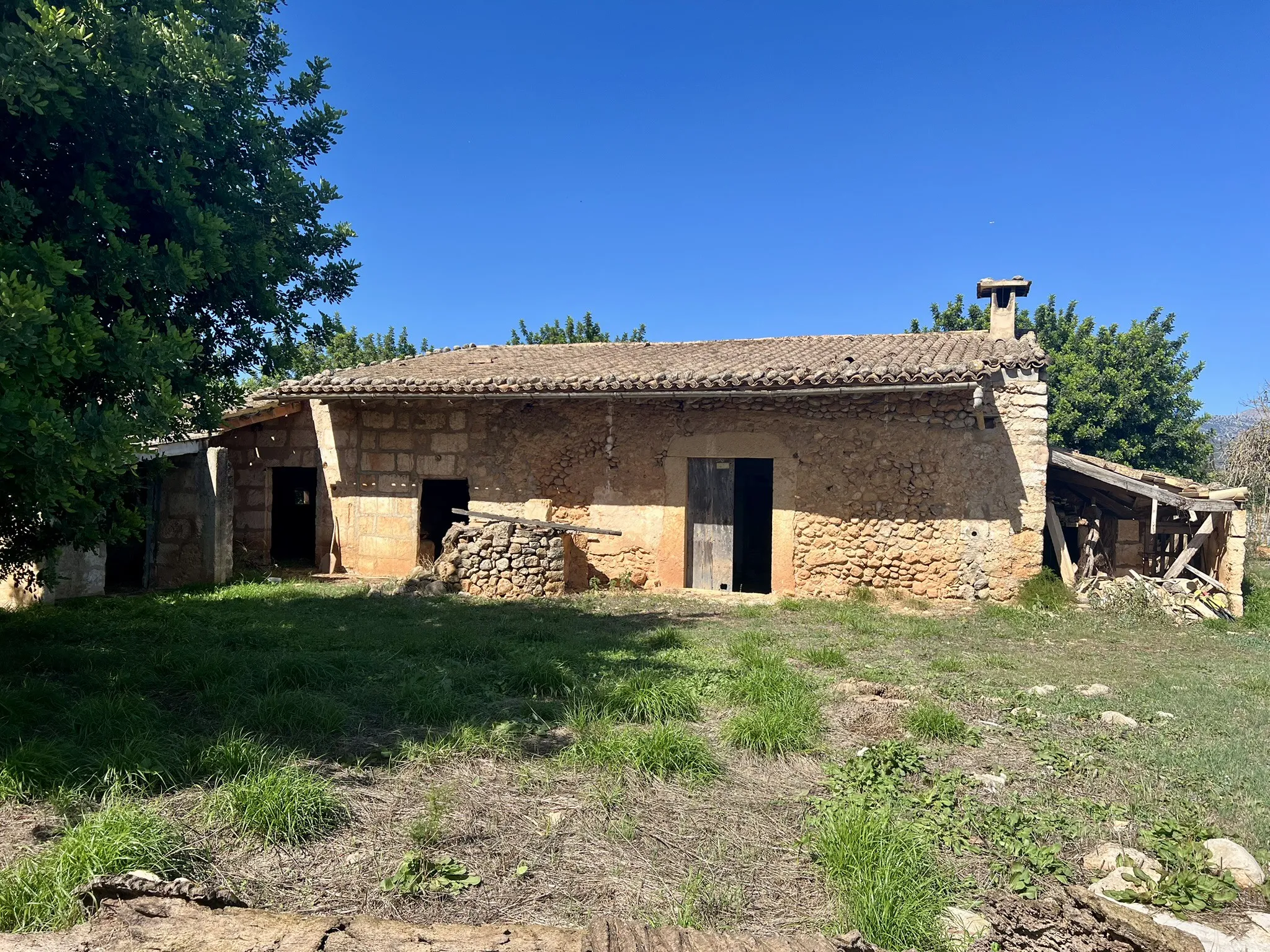 Modern finca-project met wijngaarden en uitzicht op het platteland-2
