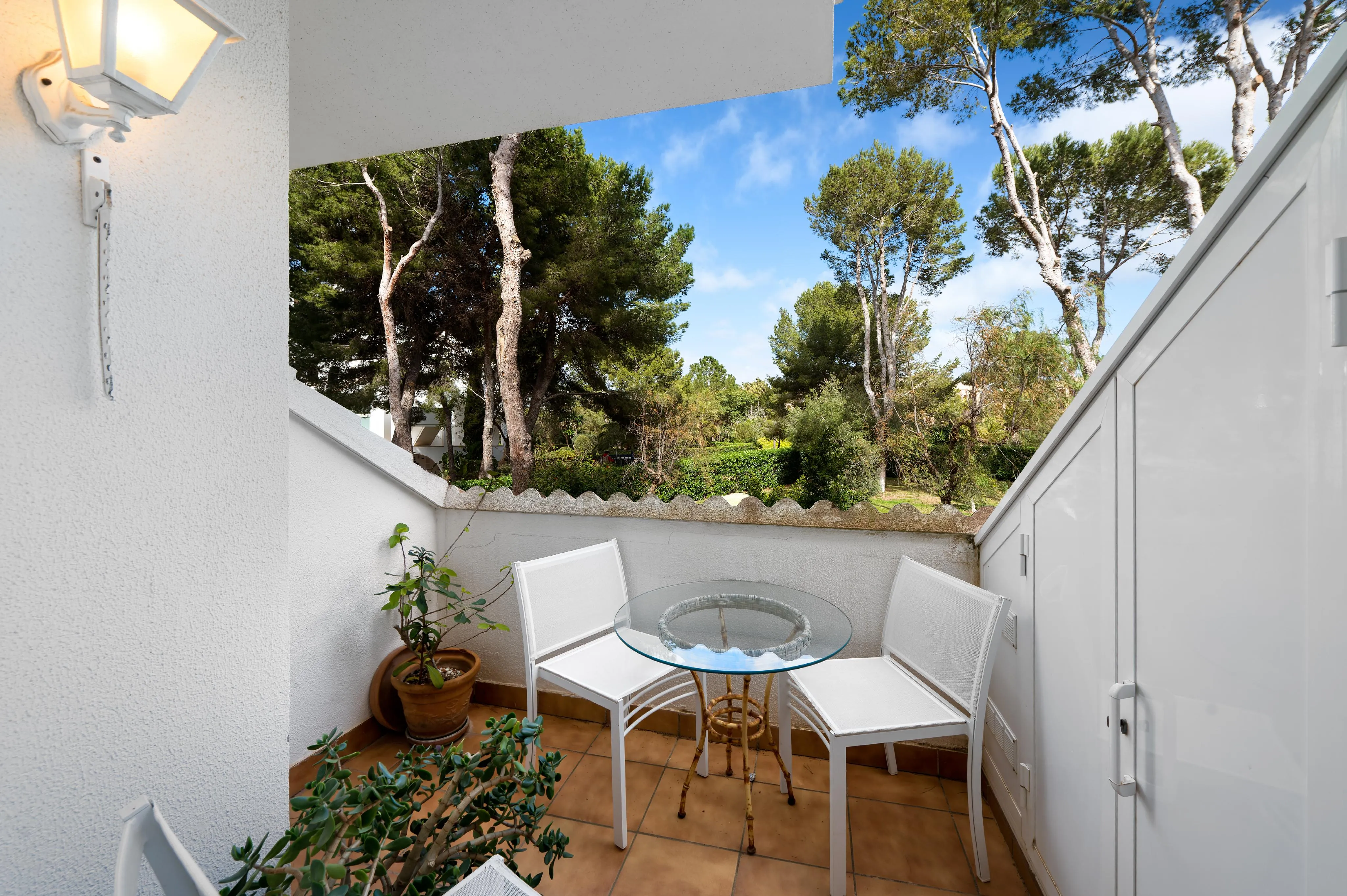 Apartamento con vistas al mar en exclusiva urbanización mediterránea en primera línea de mar-14