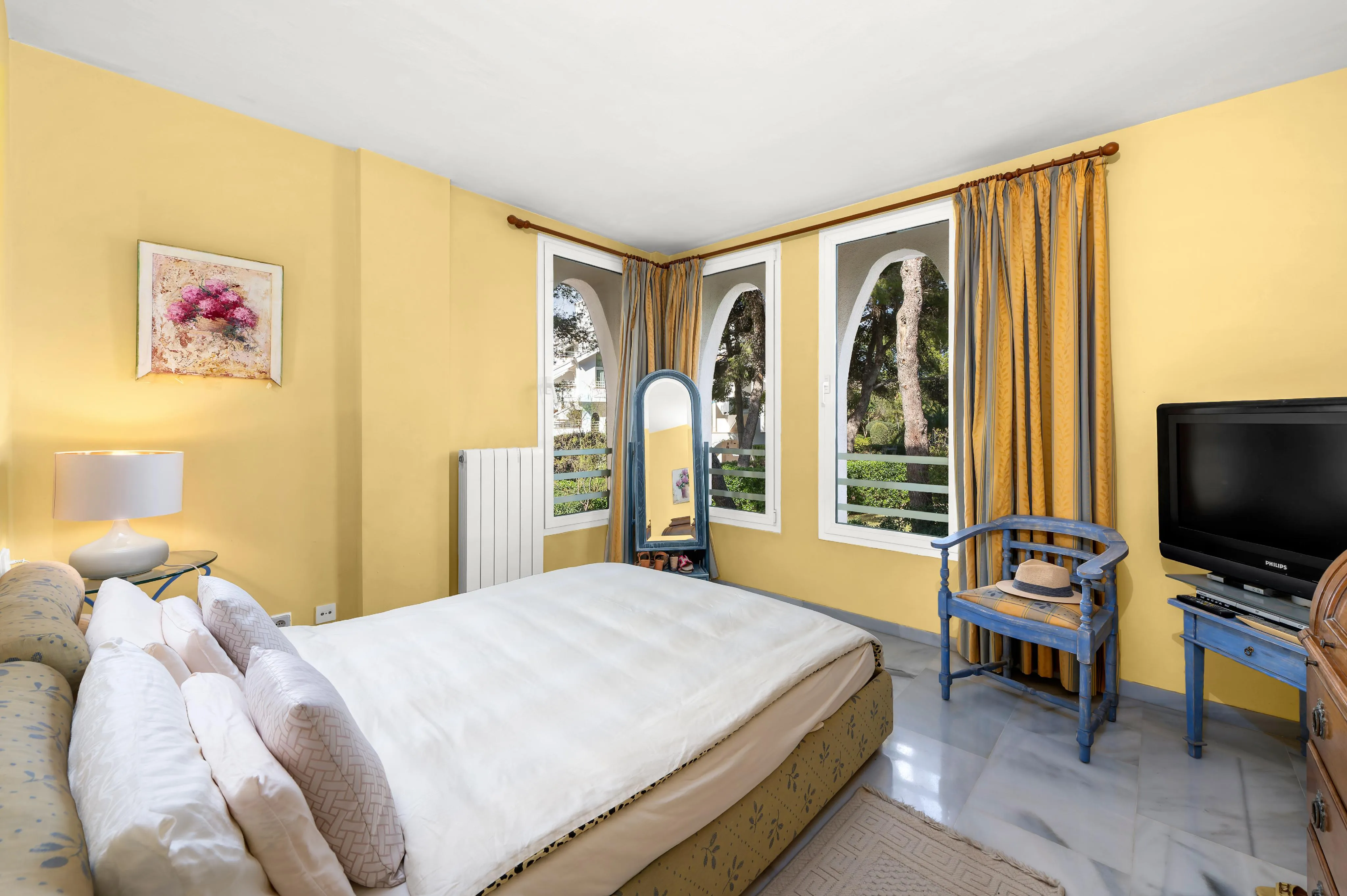 Apartamento con vistas al mar en exclusiva urbanización mediterránea en primera línea de mar-12