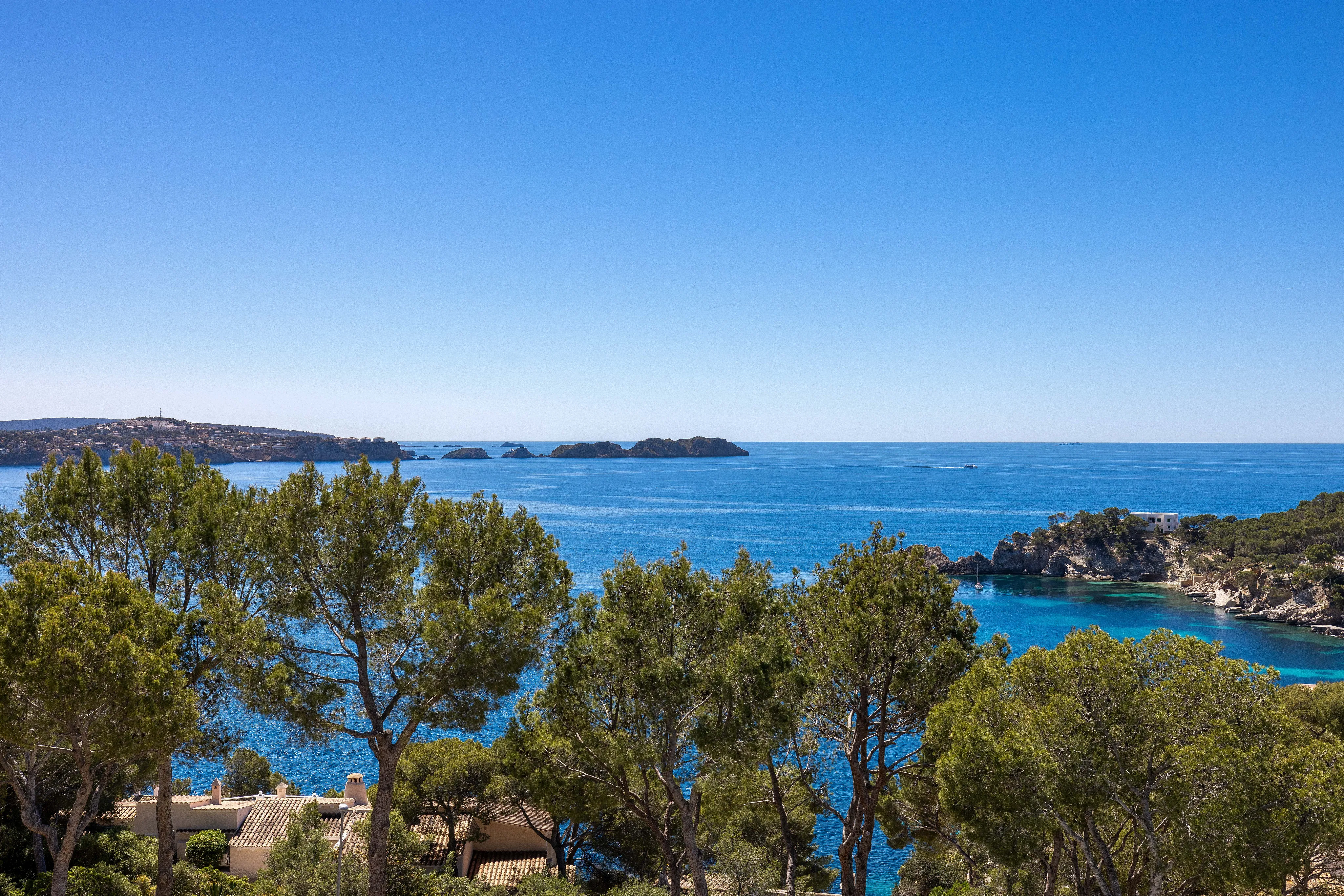 Penthouse with spectacular panoramic sea views in a quiet south-facing location in Cala Fornells-1