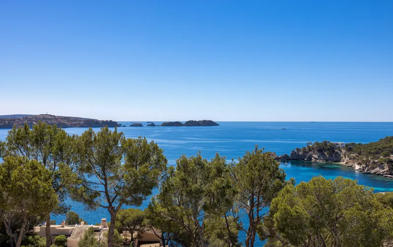 Ático con espectacular vista panorámica al mar en tranquila orientación sur en Cala Fornells