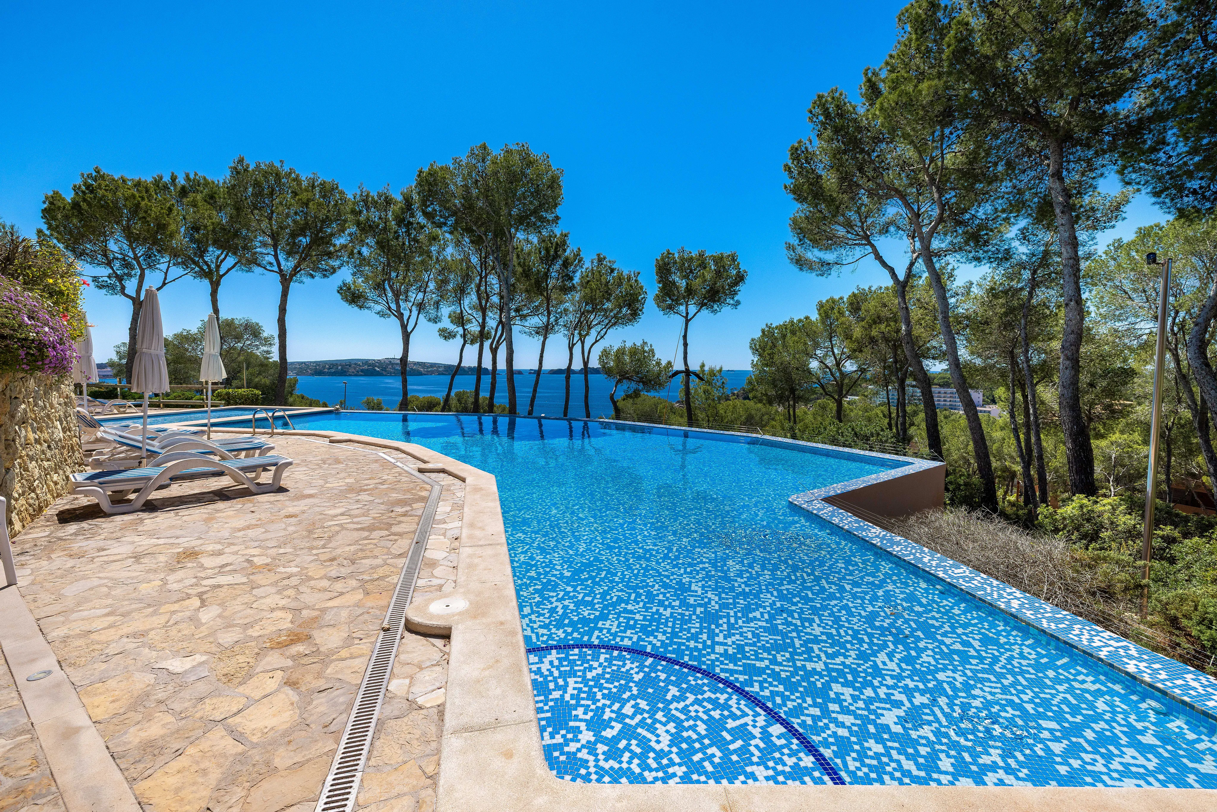 Penthouse with spectacular panoramic sea views in a quiet south-facing location in Cala Fornells-16