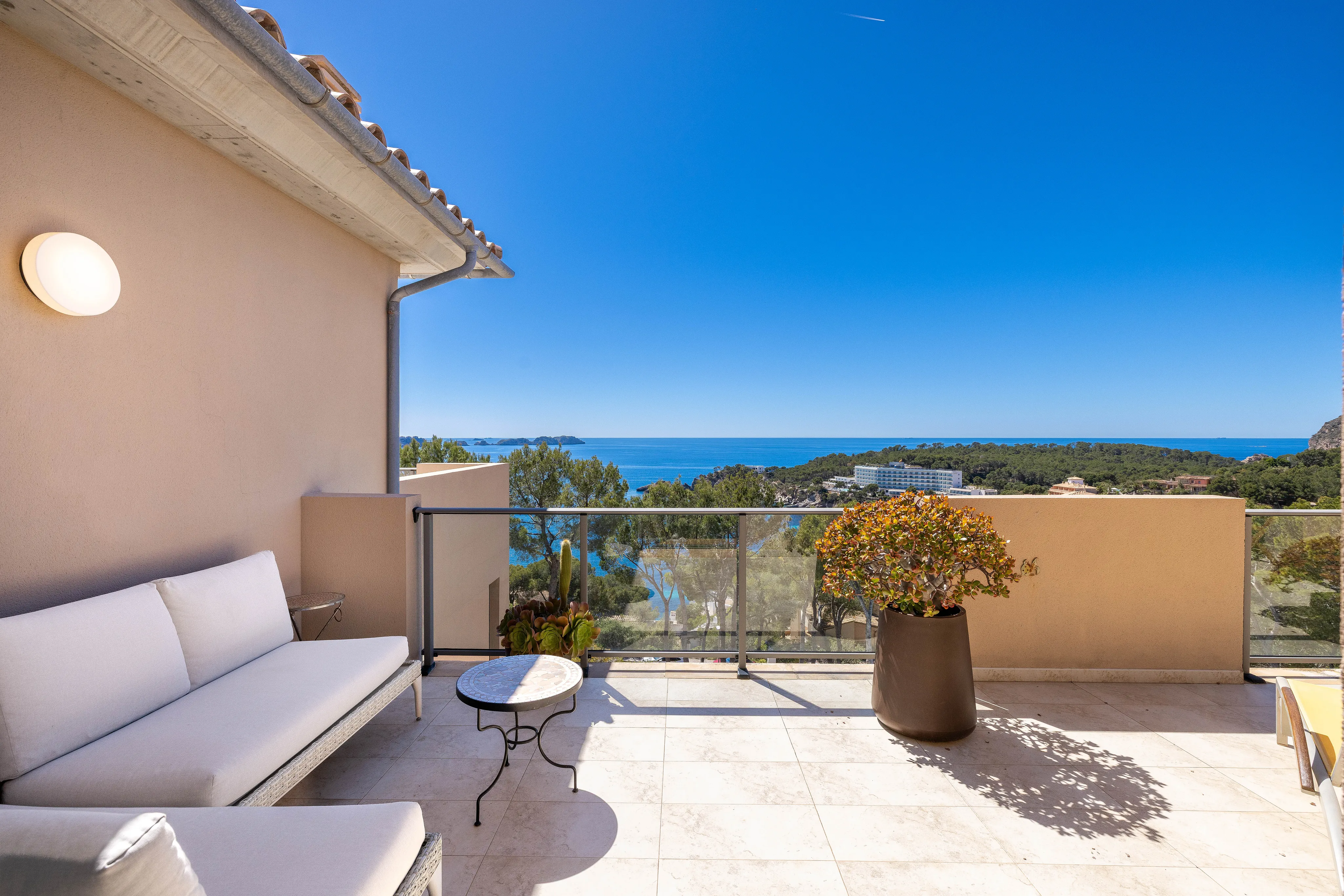 Penthouse with spectacular panoramic sea views in a quiet south-facing location in Cala Fornells-2