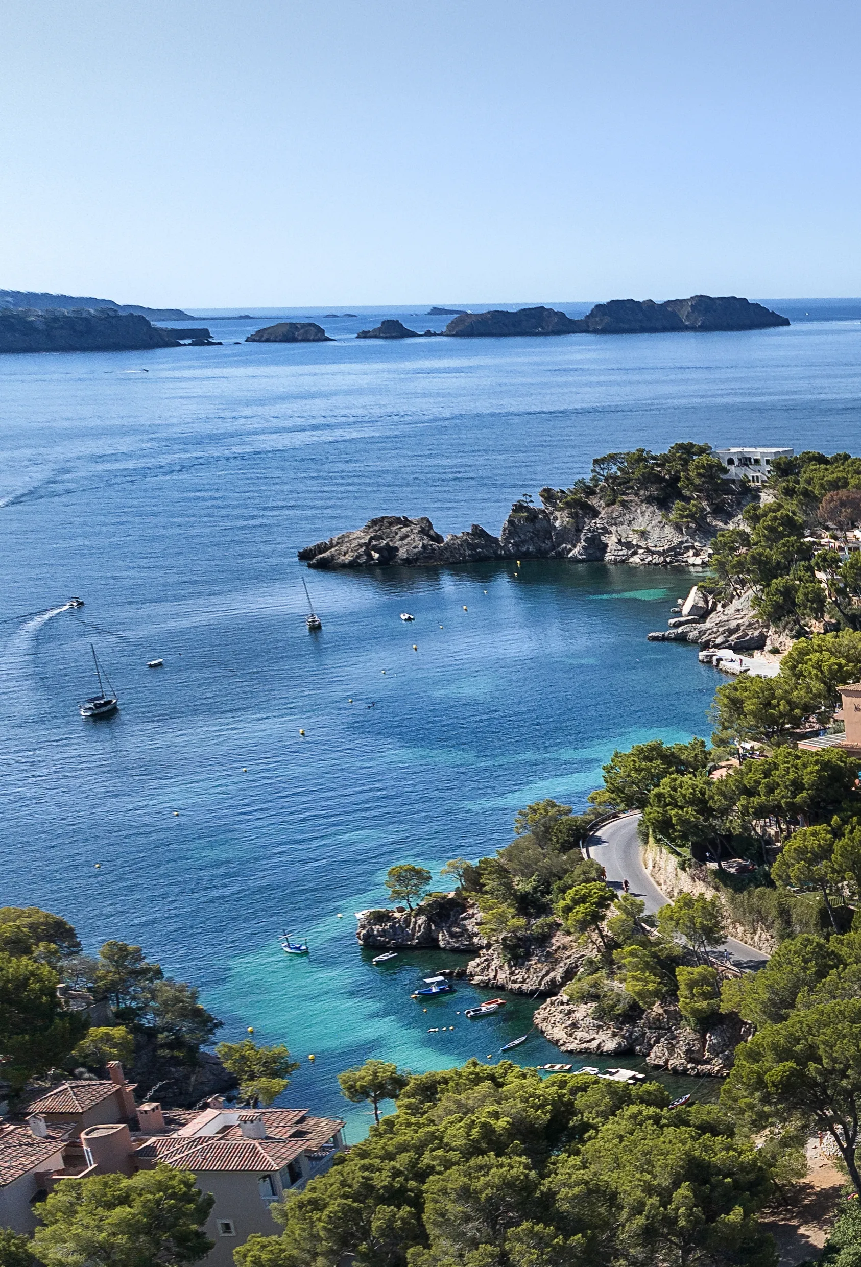 Penthouse with spectacular panoramic sea views in a quiet south-facing location in Cala Fornells-17