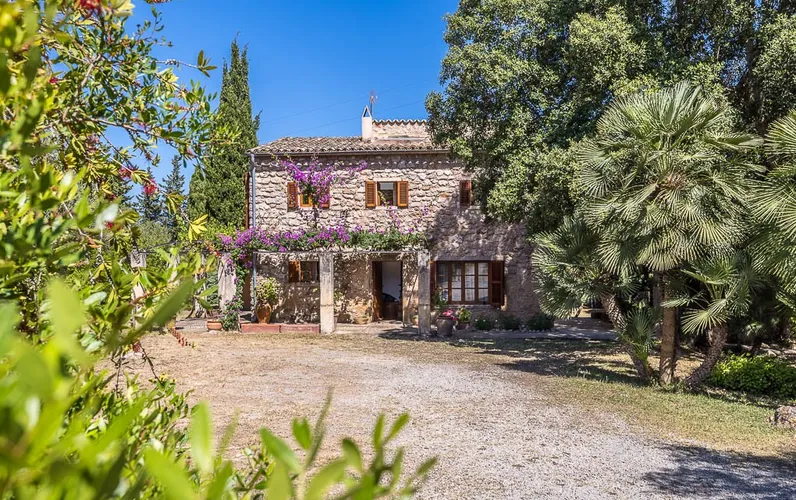 Autentyczna finca z dojrzałymi drzewami w Capdepera