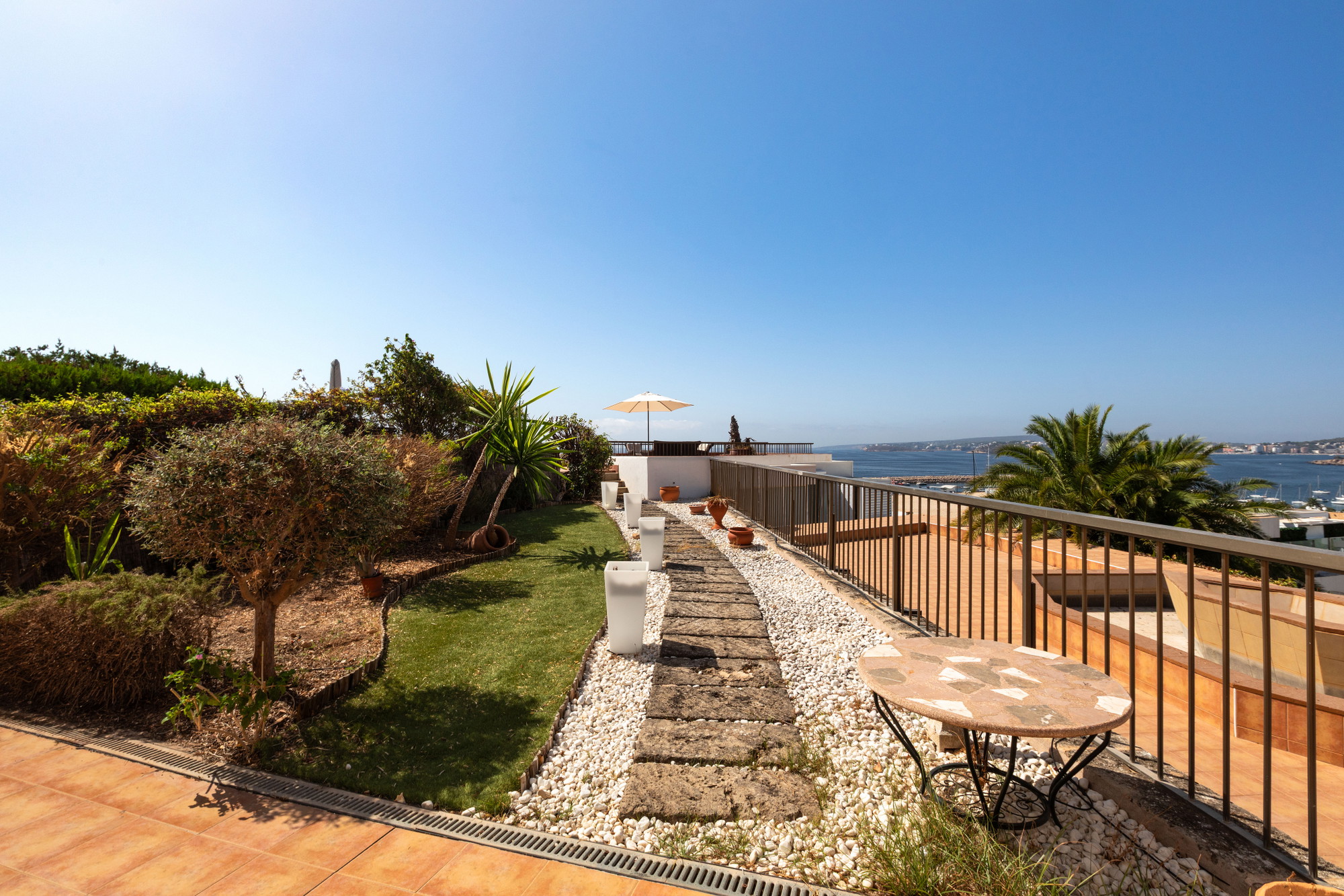 Beautiful 3-Bedroom Apartment with Large Terrace