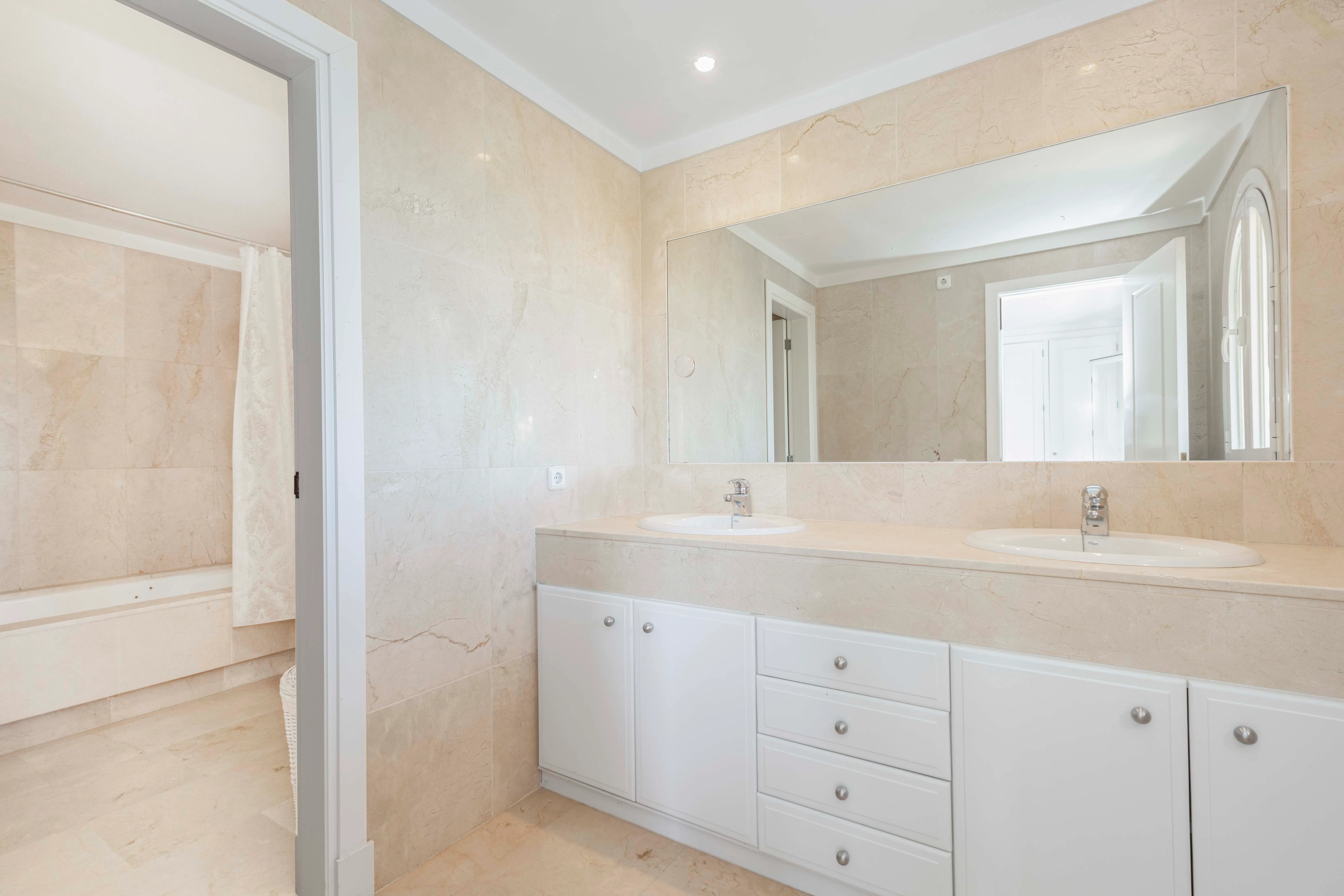 Mediterrane villa met zeezicht in Bendinat-8