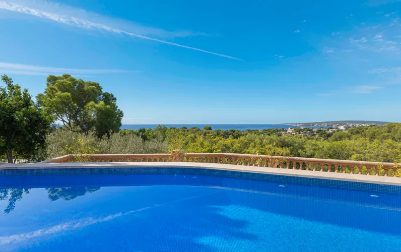 Mediterrane villa met zeezicht in Bendinat