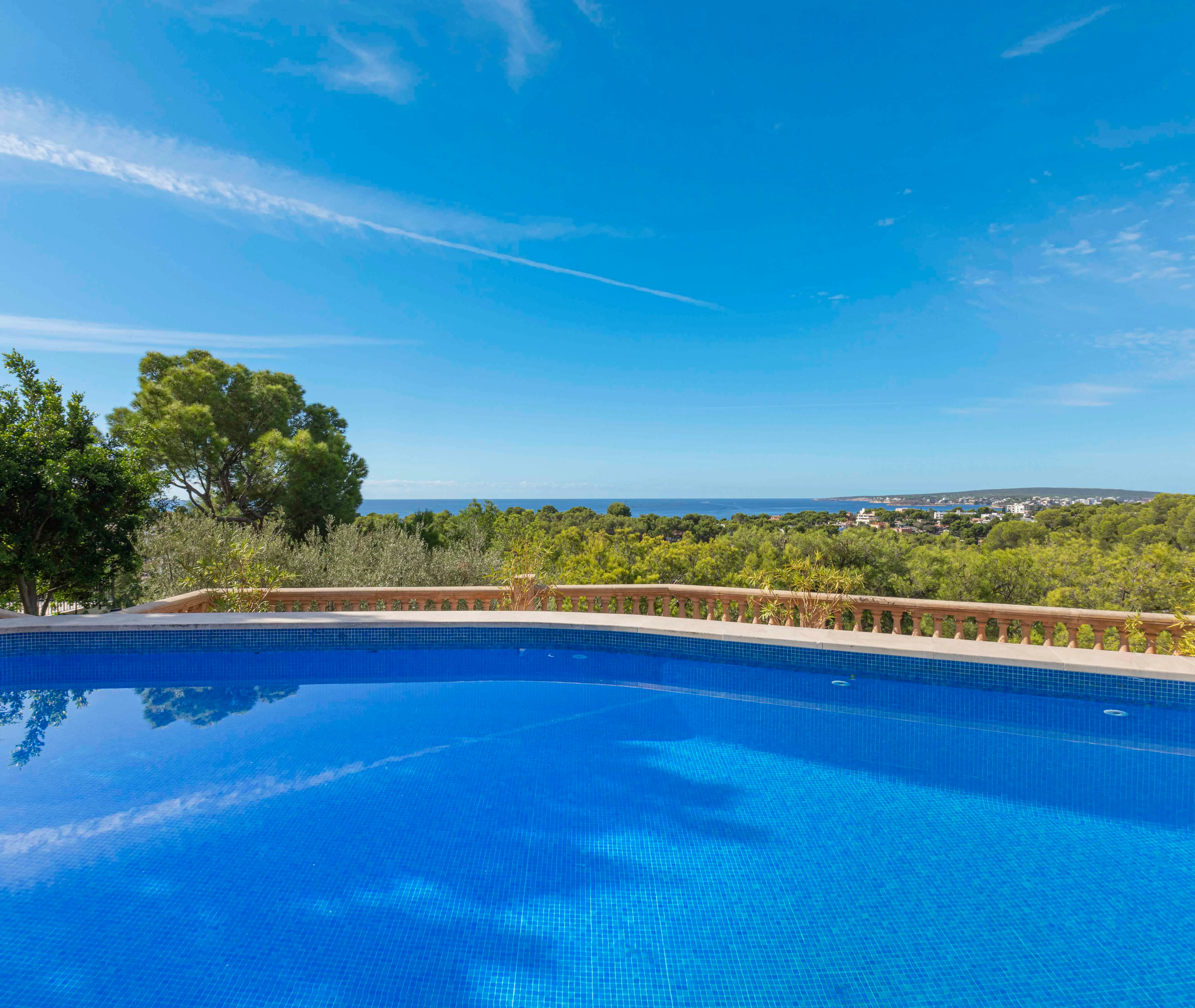 Mediterrane villa met zeezicht in Bendinat-1