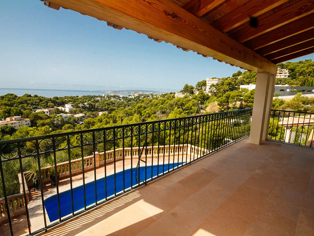 Mediterrane villa met zeezicht in Bendinat-2