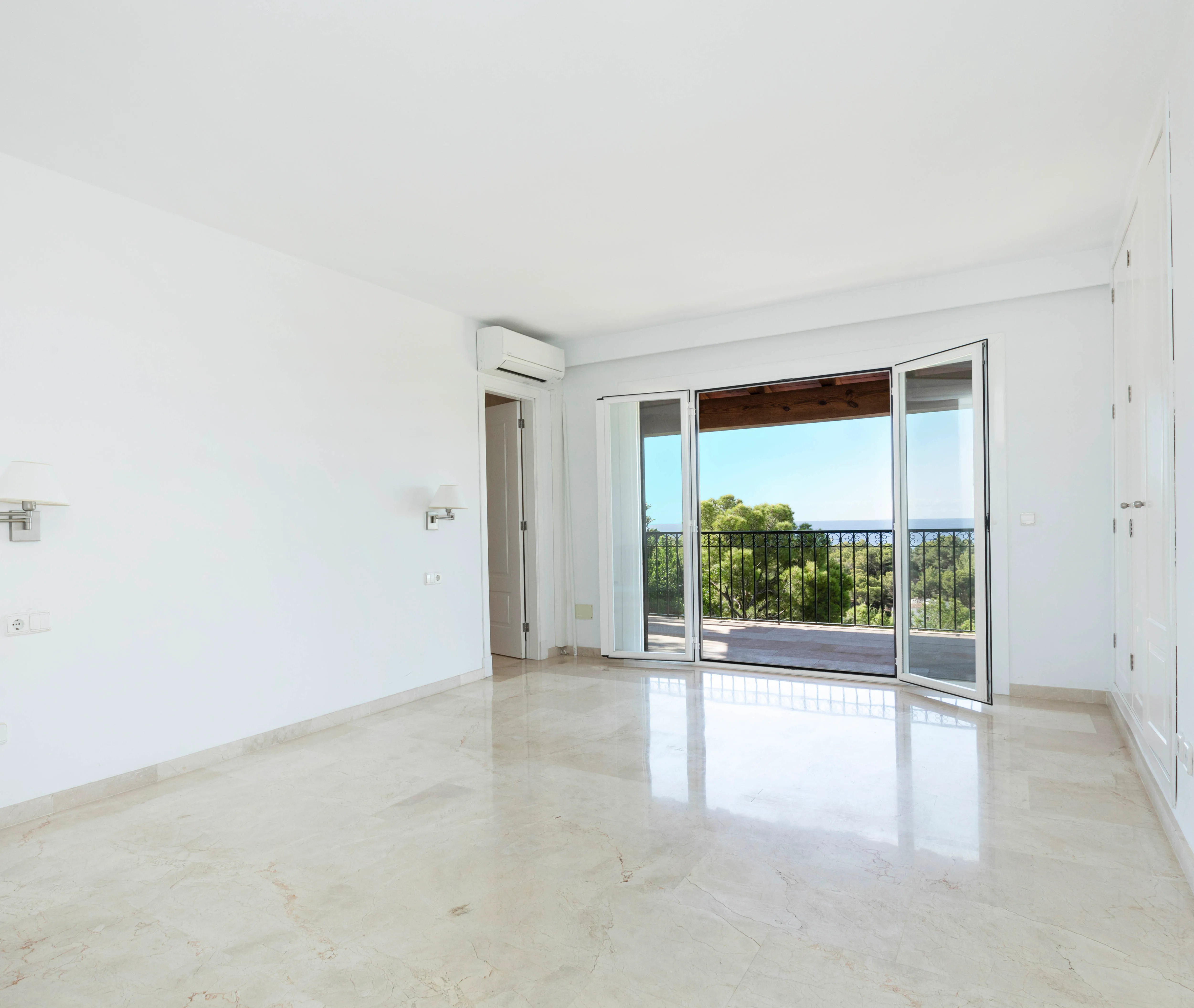 Mediterrane villa met zeezicht in Bendinat-7