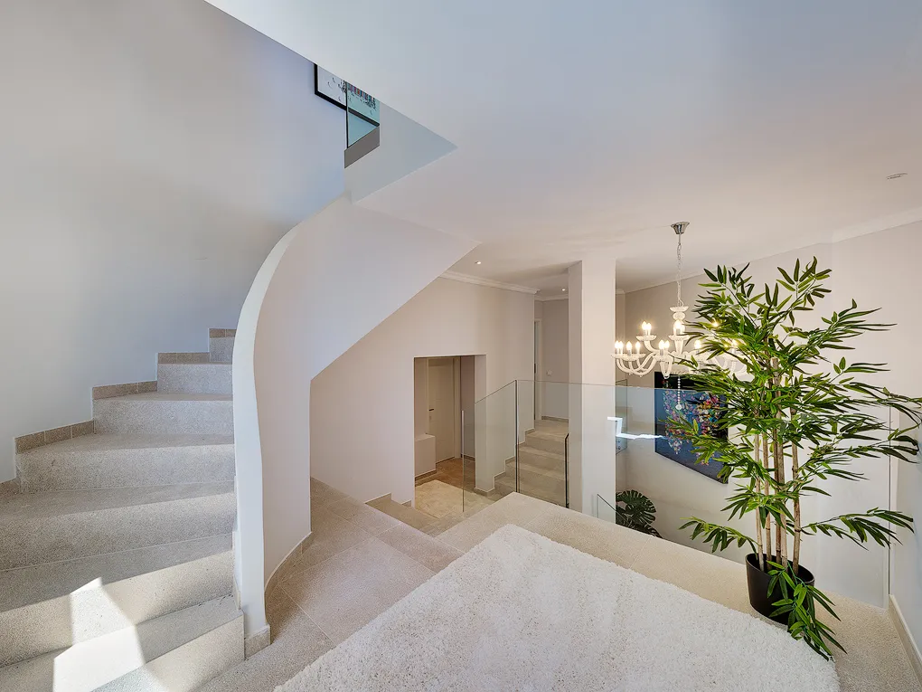 Moderne villa med spektakulær havudsigt-23