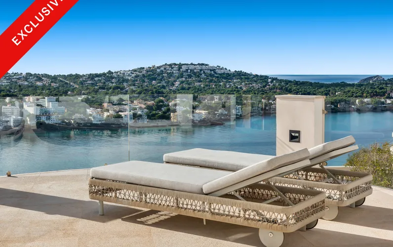 Modern villa med spektakulär havsutsikt