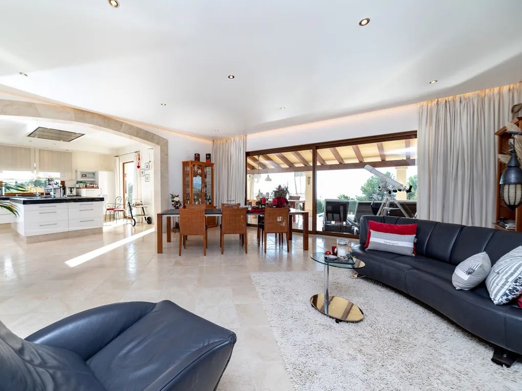 Stunning villa in privileged area in Puntiro-7