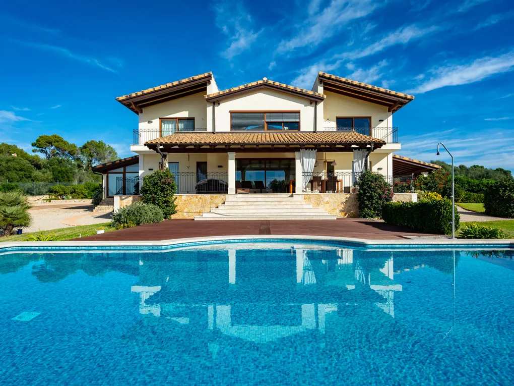 Stunning villa in privileged area in Puntiro-3