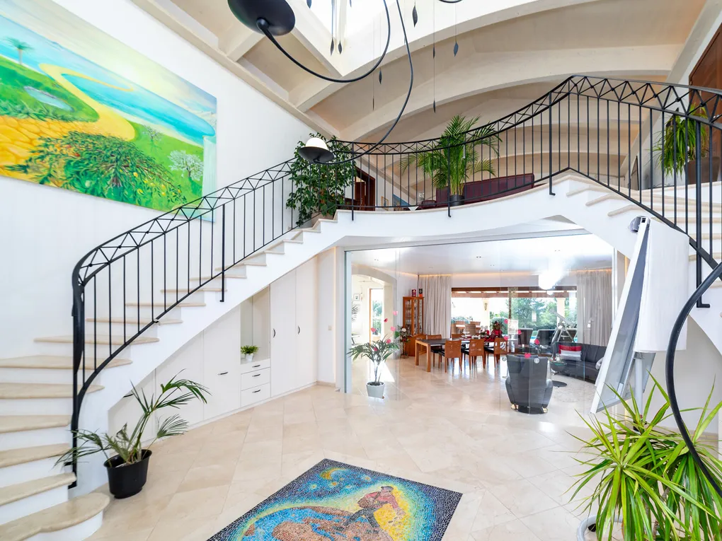 Stunning villa in privileged area in Puntiro-9