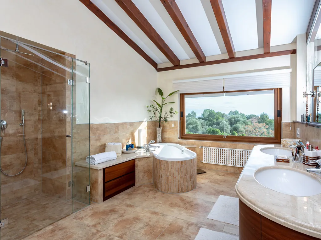 Stunning villa in privileged area in Puntiro-12