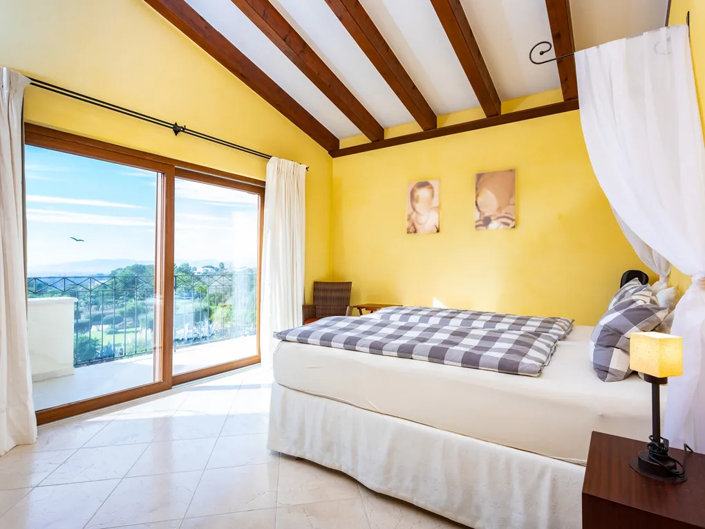 Stunning villa in privileged area in Puntiro-13