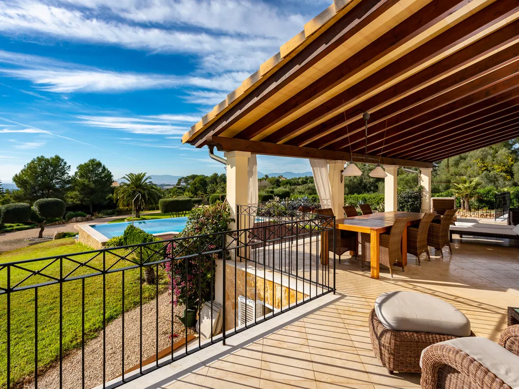 Stunning villa in privileged area in Puntiro-1