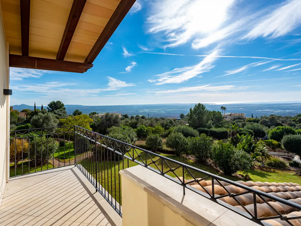 Stunning villa in privileged area in Puntiro-19