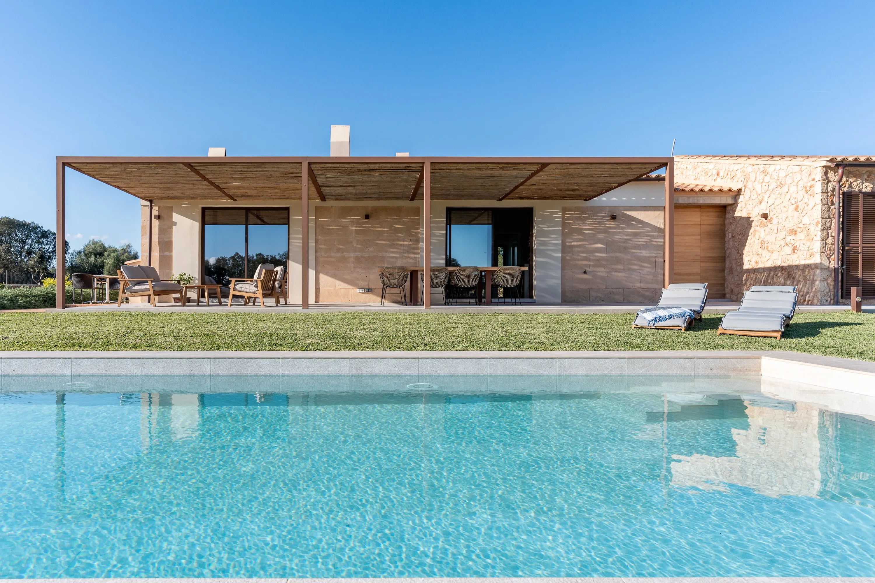 Unik mulighed: Charmerende færdigt landhus og byggegrund med projekt i Inca-1