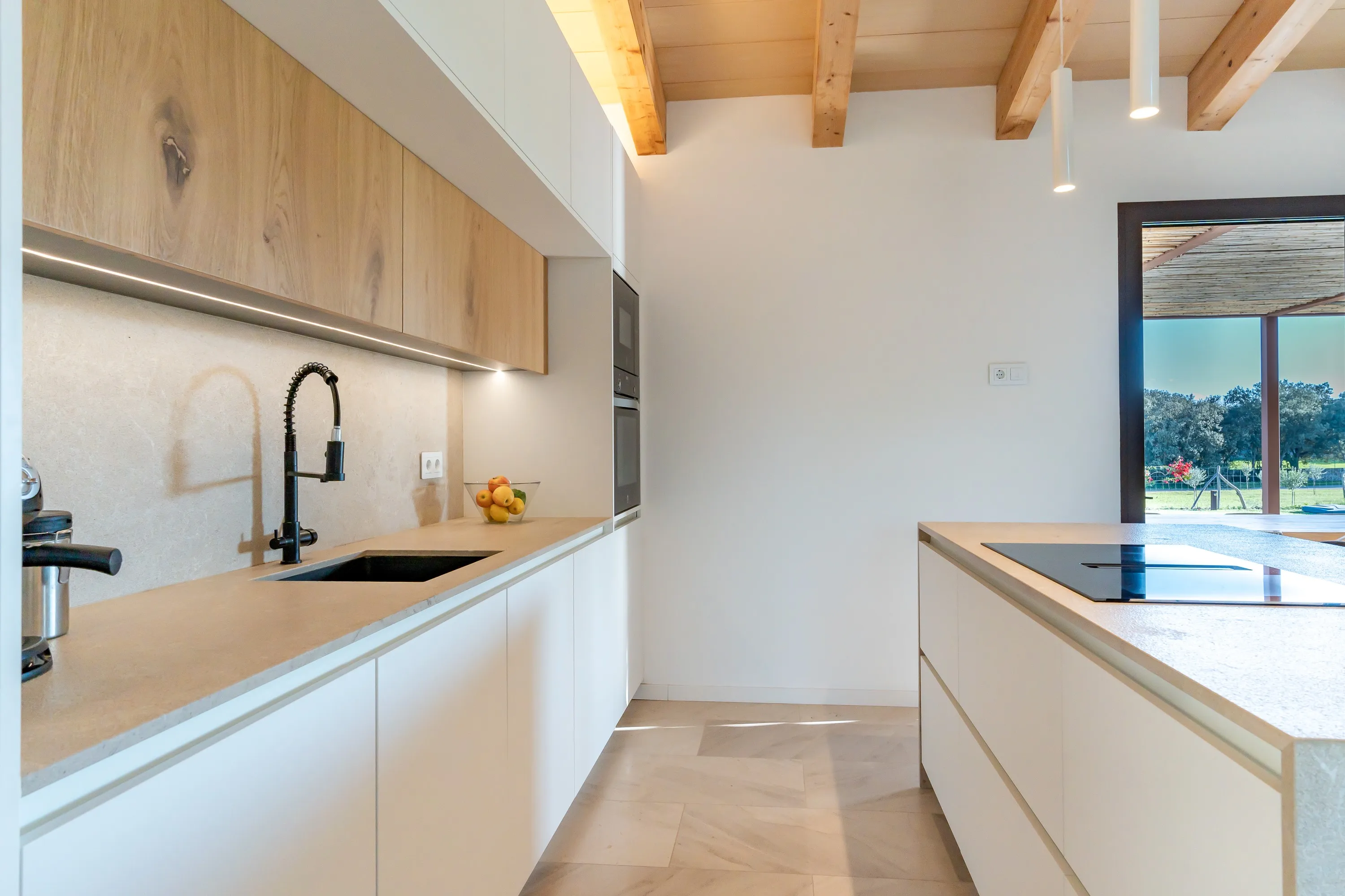 Unik mulighed: Charmerende færdigt landhus og byggegrund med projekt i Inca-8