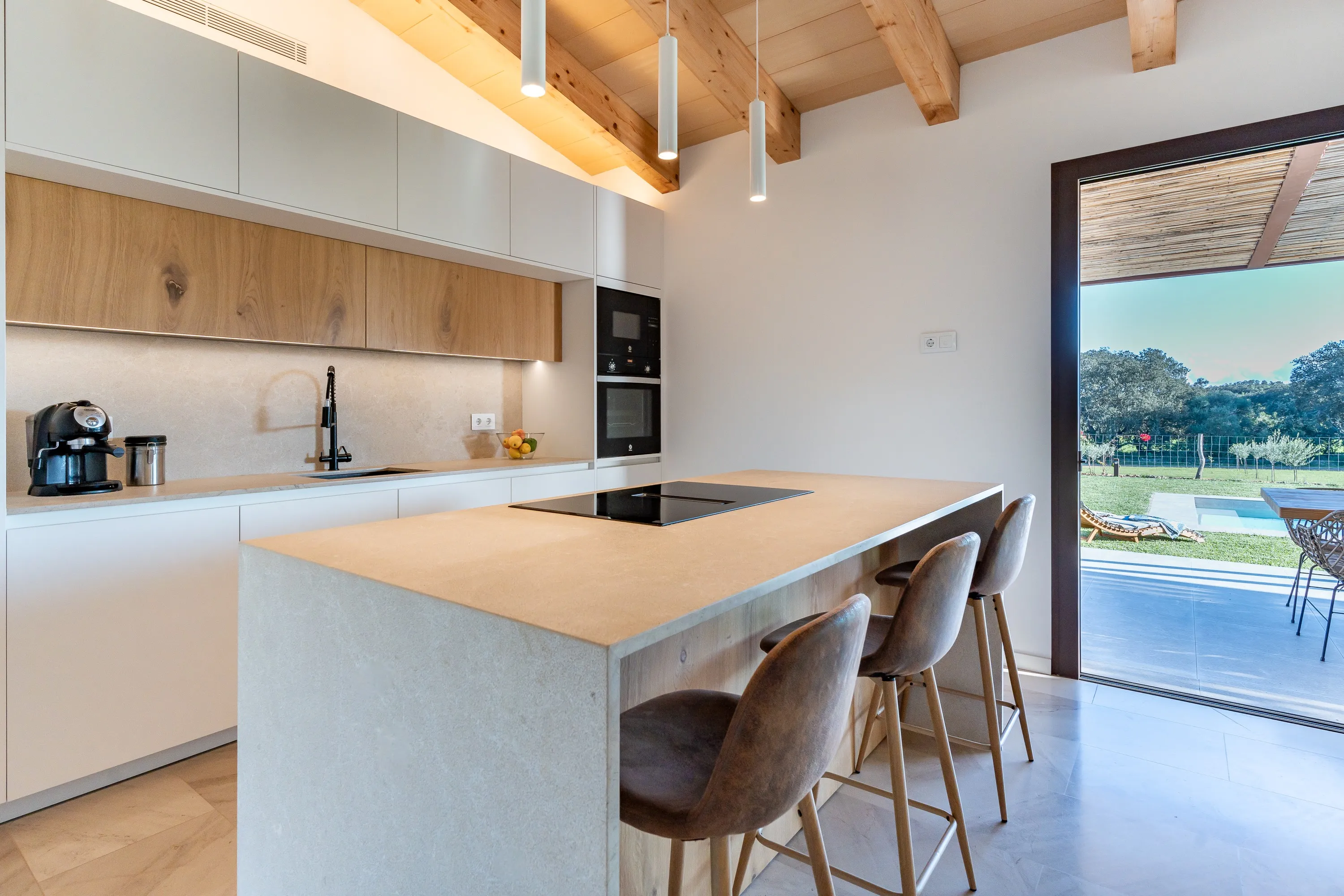 Unieke kans: charmant afgewerkt landhuis met verder perceel incl. bouwproject in Inca-7