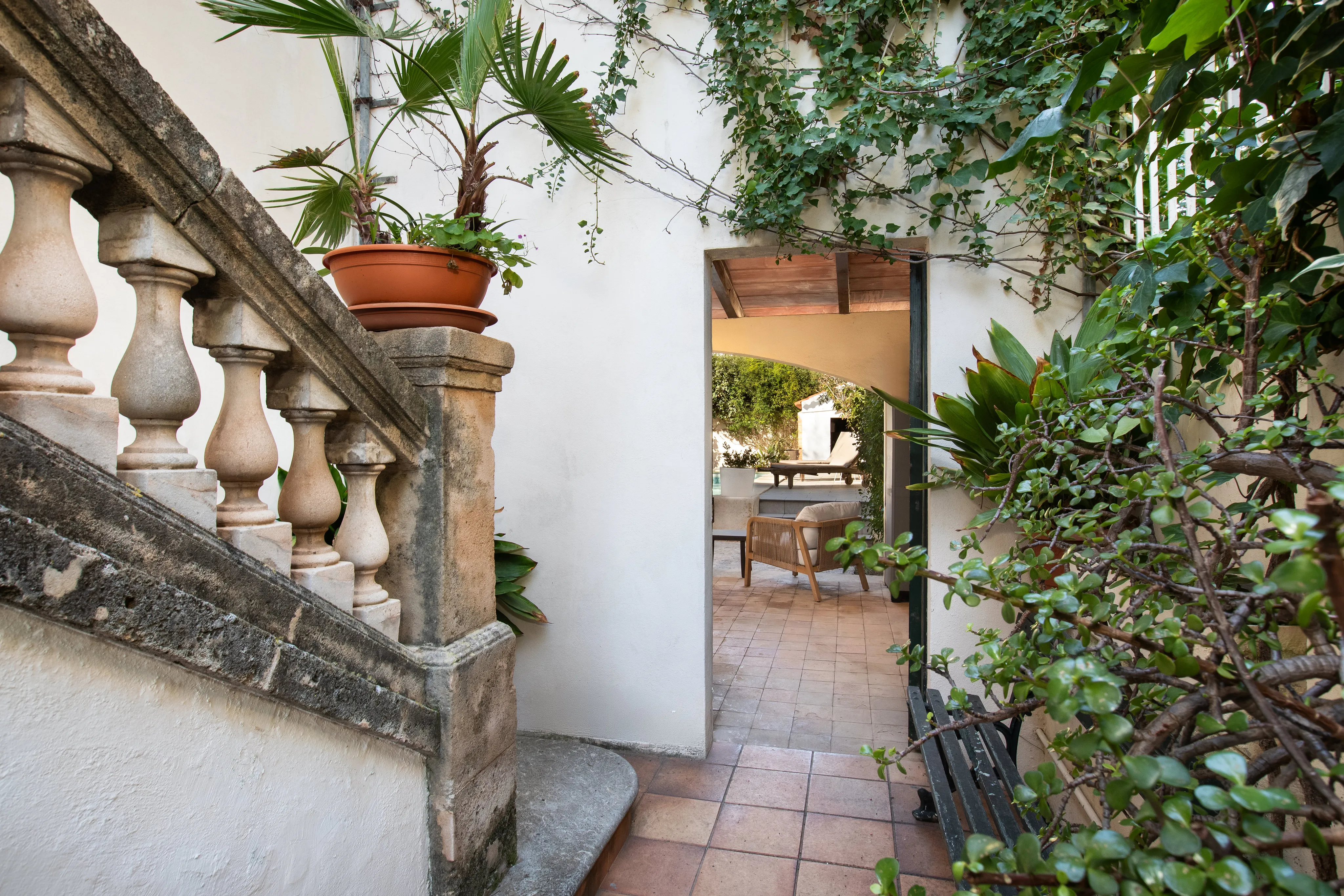 Величественная вилла 1940-х годов с садом-оазисом и панорамной башней в Сон-Армадамсе-17