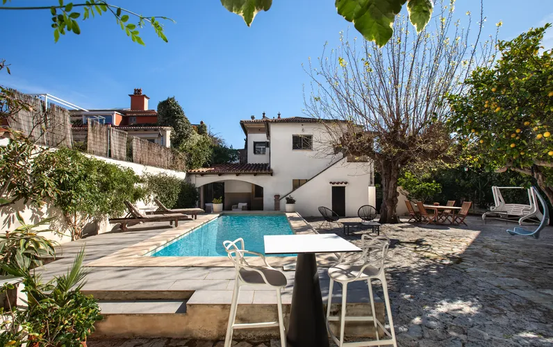 Villa signorile degli anni '40 con giardino oasi e torre panoramica a Son Armadams