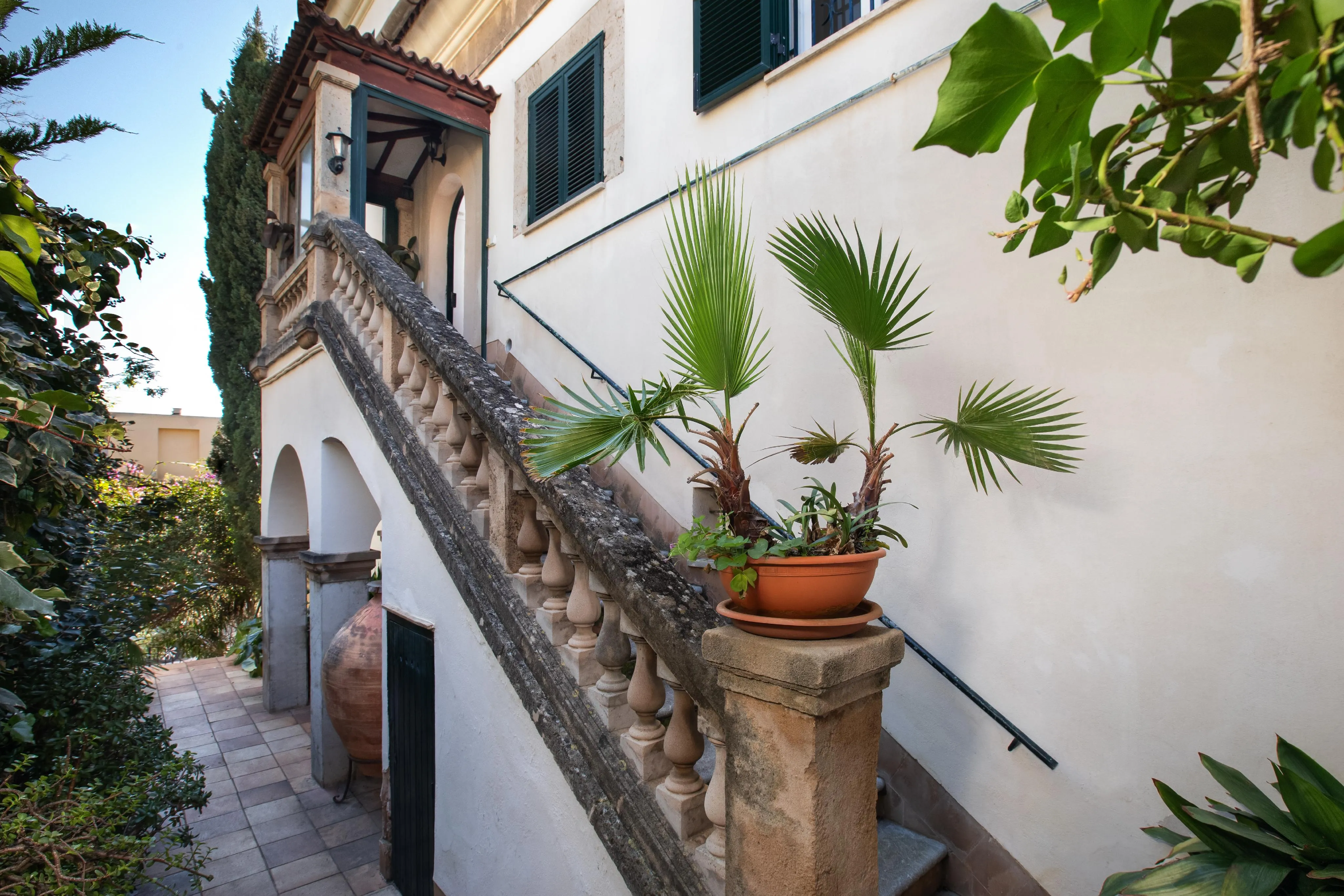 Villa signorile degli anni '40 con giardino oasi e torre panoramica a Son Armadams-10