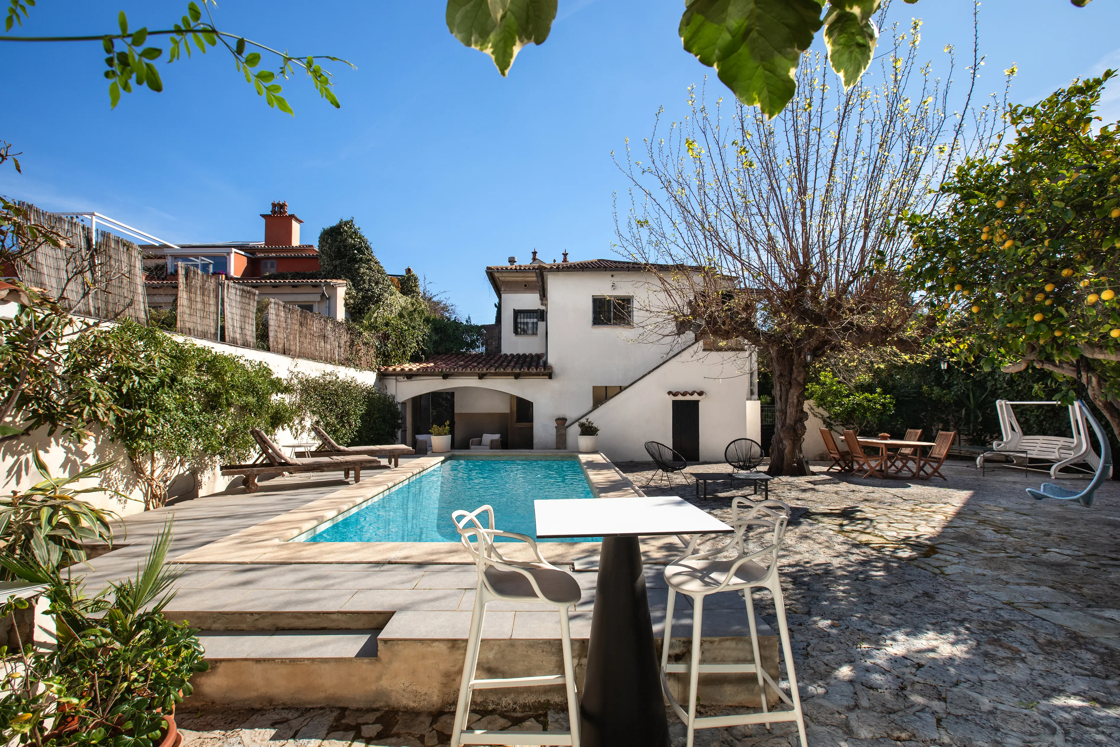 Villa signorile degli anni '40 con giardino oasi e torre panoramica a Son Armadams-1