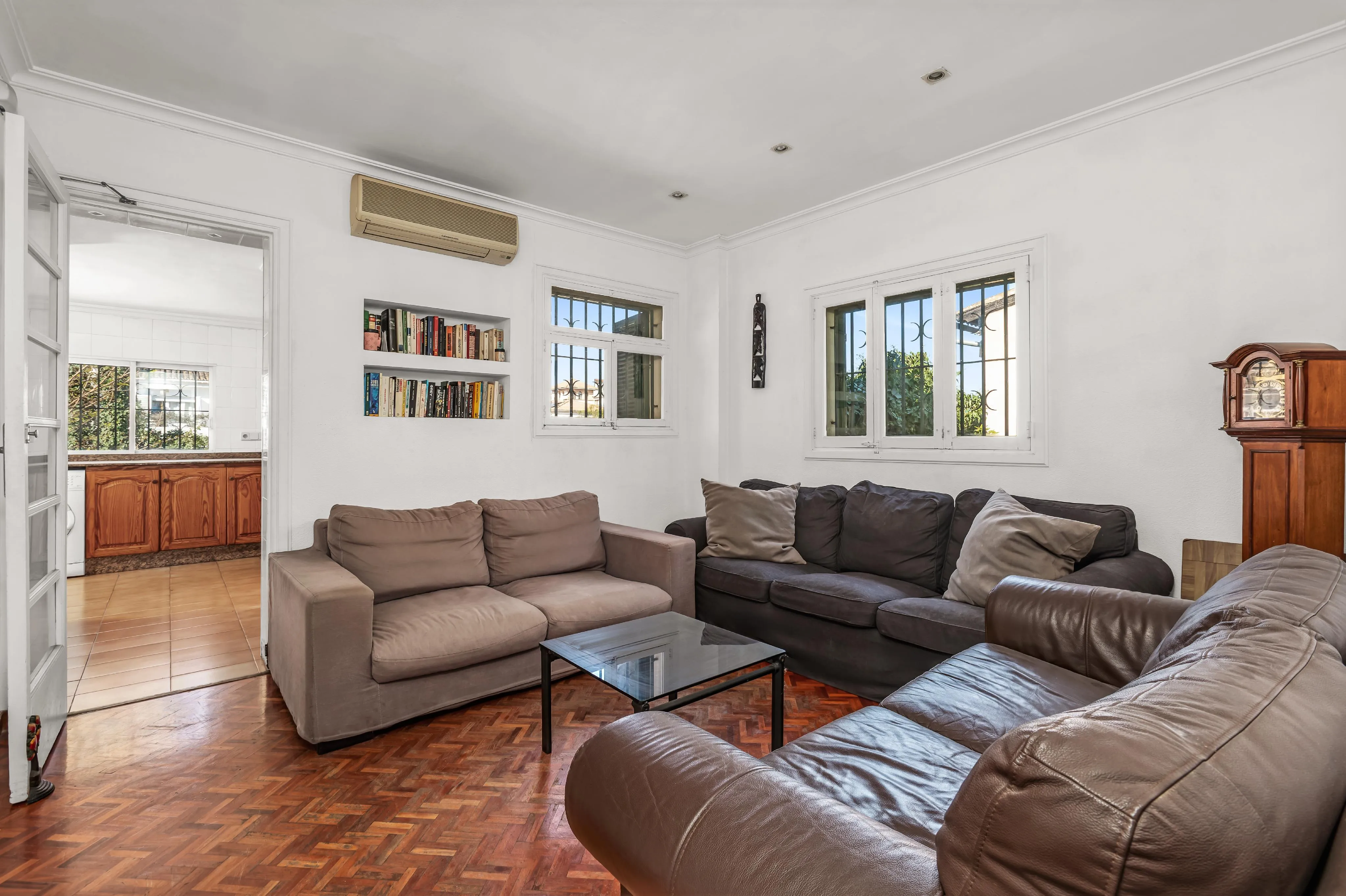 Villa seigneuriale des années 1940 avec jardin d'oasis et tour panoramique à Son Armadams-8