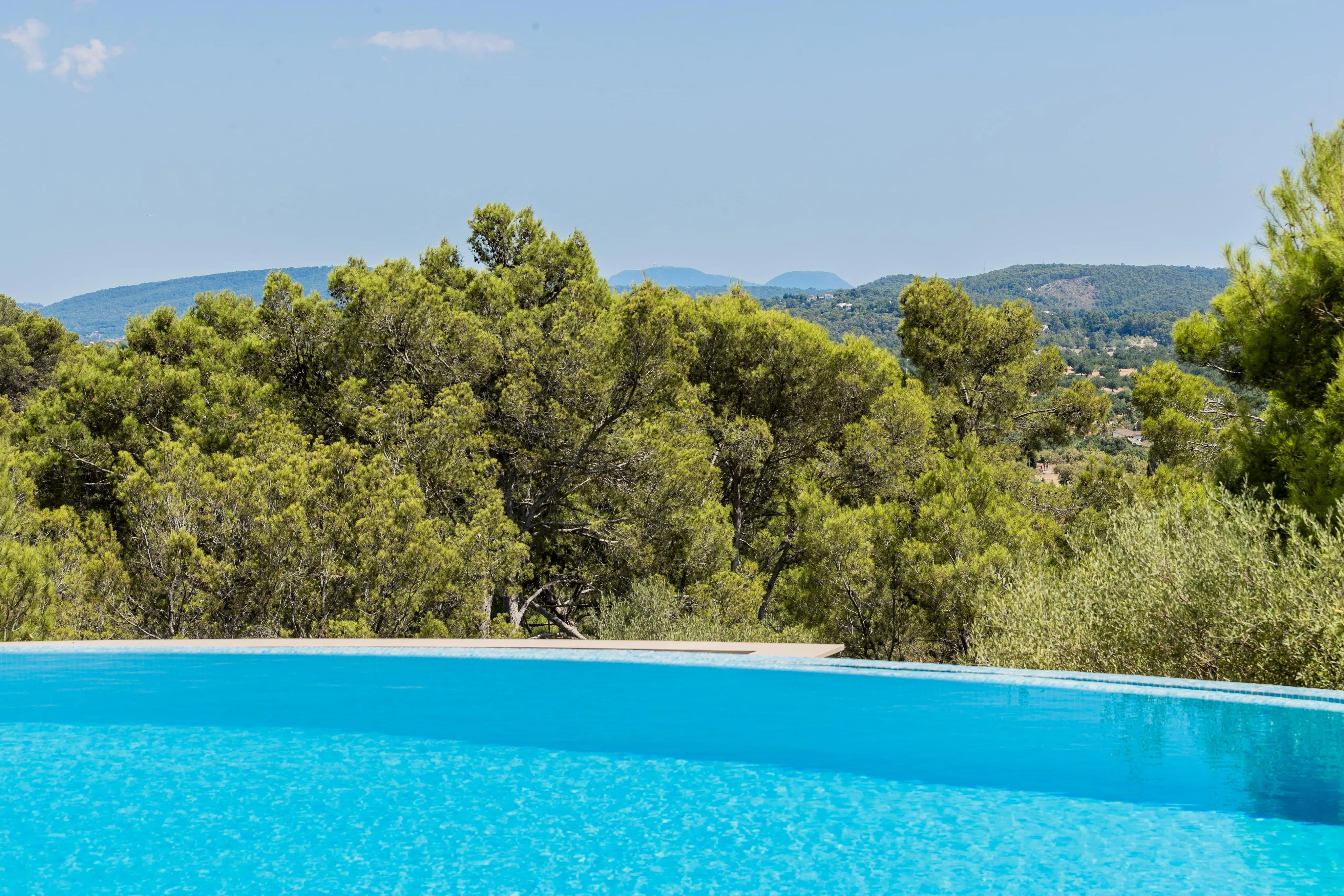 Samowystarczalny, luksusowy wiejski dom z własnym lasem-24